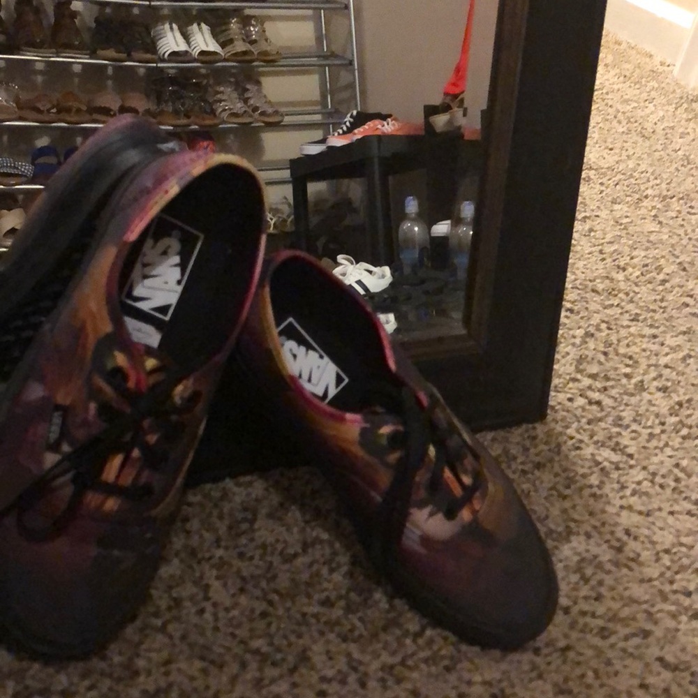 VANS - Picture 2 of 3